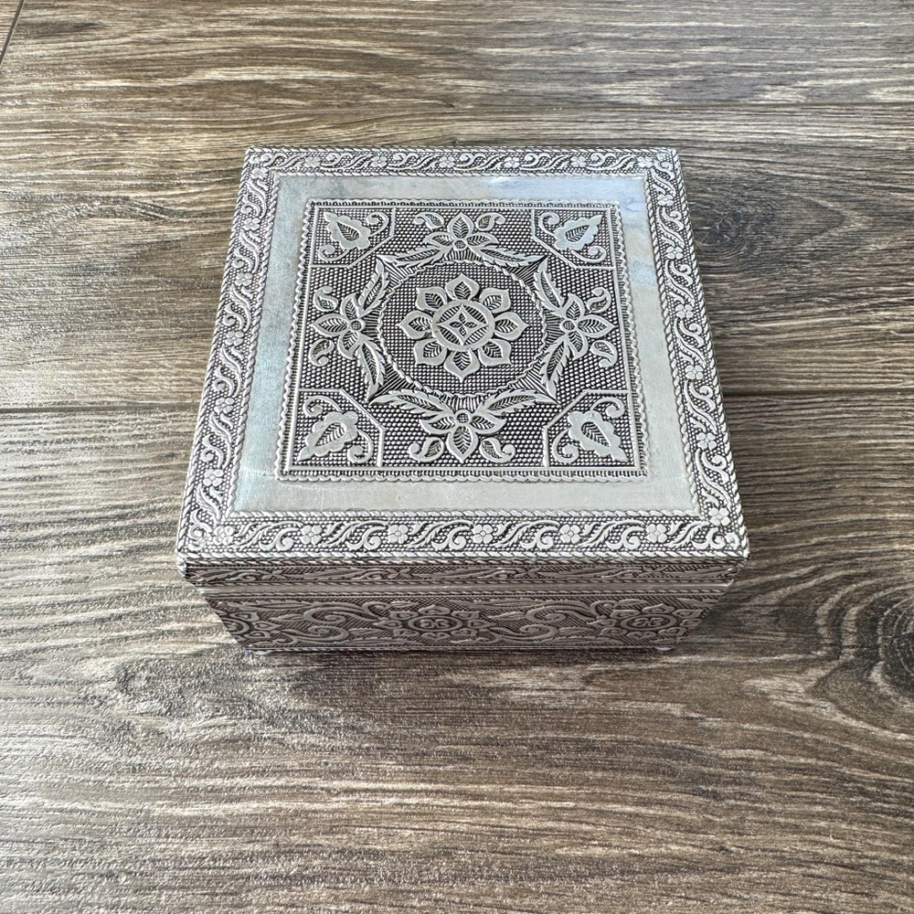 Jewelry decorative storage box